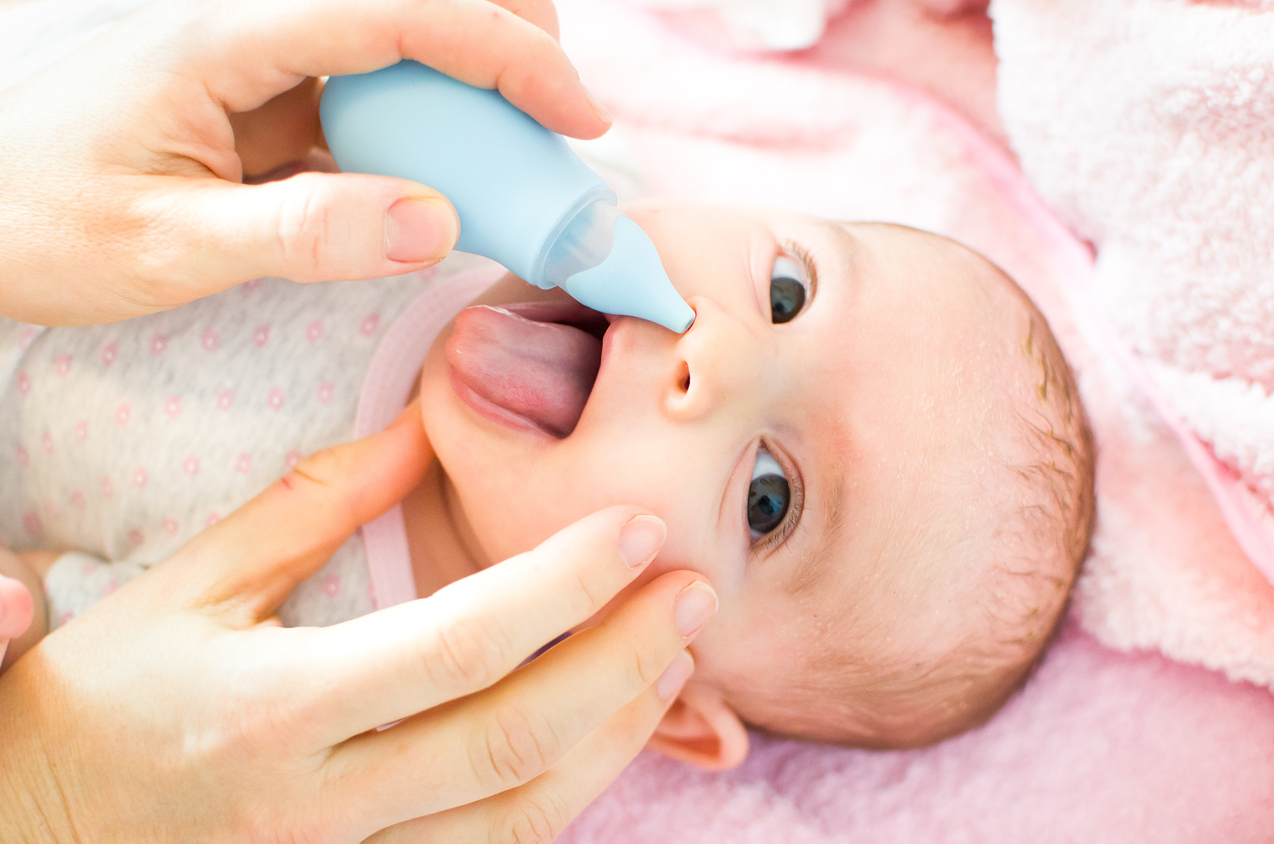 gruszka czy aspirator do nosa - co lepiej oczyści nos dziecka?